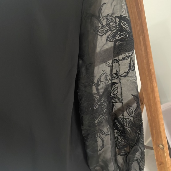 Black blouse with detailed arm design - Picture 4 of 4